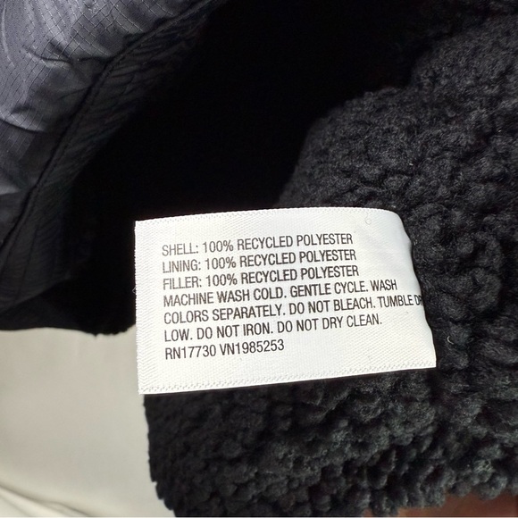 NWT Men’s All In Motion Black Sherpa Lined Puffer Vest, size S - Picture 8 of 10